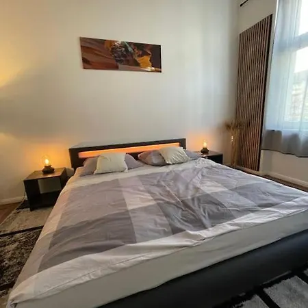 Schoenes Mitten In Berlino