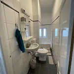 Schoenes Mitten In *