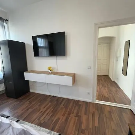 Schoenes Mitten In Apartment Berlin