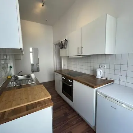 Schoenes Mitten In *