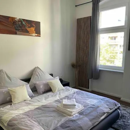 Schoenes Mitten In Apartment *