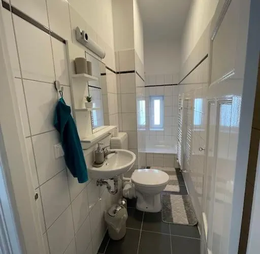 Schoenes Mitten In *