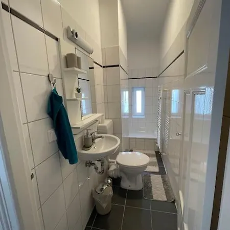 Schoenes Mitten In *