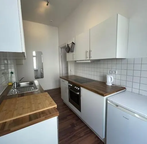 Schoenes Mitten In *